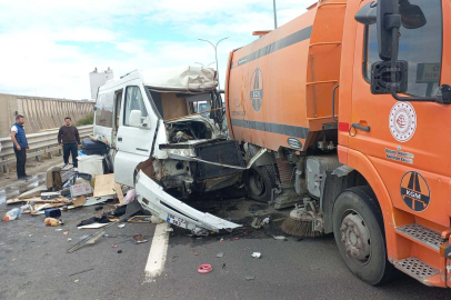 Karayolları temizlik aracına çarpan motokaravanın sürücüsü öldü, eşi yaralandı