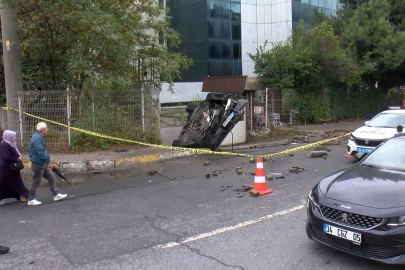 Beylikdüzü'nde kaldırımda yürüyen yayaya otomobil çarptı; 1 ölü 2 yaralı