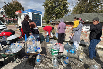 Edirne’de su kesintileri nedeniyle çeşme önlerinde kuyruk oluştu