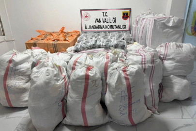 Başkale'de 1 milyon 630 bin liralık kaçak eşya ele geçirildi