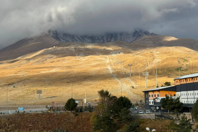 Erciyes’in zirvesine kar yağdı