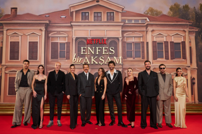Engin Akyürek ve Aslı Enver'in başrollerini paylaştığı Enfes Bir Akşam'ın galası gerçekleşti