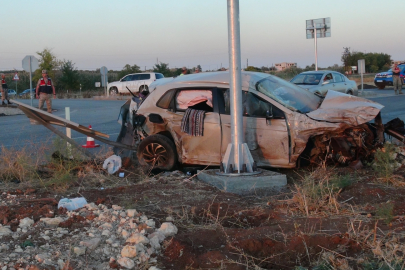 Kilis'te, otomobil ile minibüs çarpıştı: 12 yaralı