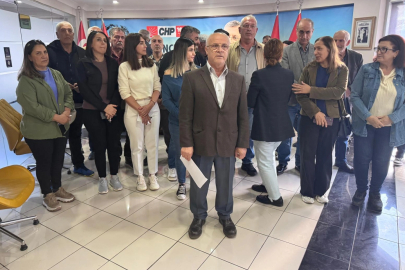 Tunceli’de CHP yönetimi kendilerini partiye kilitleyip, nöbet başlattı