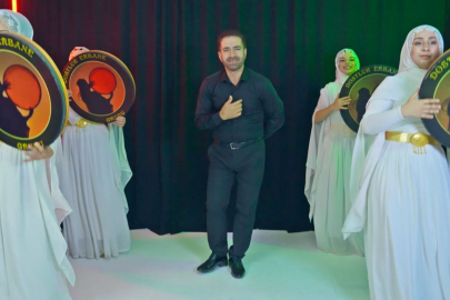 SAMET AKDAĞ HALAY İLE GELDİ