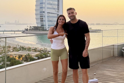 ECE VAHAPOĞLUNDAN İNGİLİZ FUTBOLCUYA YOGA