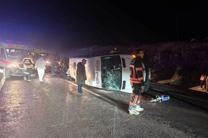 Malatya'da minibüs ile hafif ticari araç çarpıştı: 13'ü öğrenci, 14 yaralı