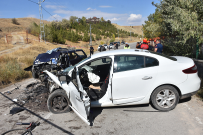 Sivas'ta otomobiller çarpıştı; 1 ölü, 1 yaralı