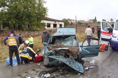 Manisa’da otomobil ile kamyonet çarpıştı; 1 bebek öldü, 5 yaralı
