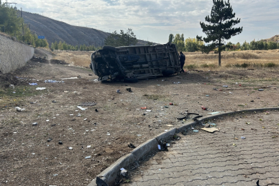 Minibüs, istinat duvarından düştü: 4 yaralı