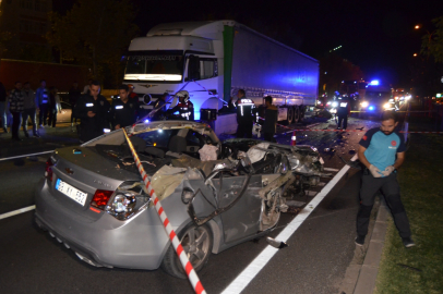 Otomobil, TIR’a arkadan çarptı; sürücü yaralandı, ağabeyi öldü