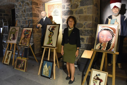 Necla öğretmenden 'Çivi ile Telin Aşkı' sergisi