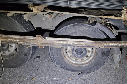 Patlayan lastiği değiştirirken, TIR’ın çarptığı sürücü öldü