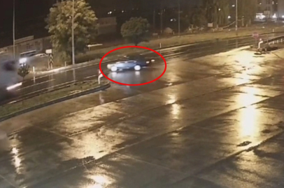 TIR'ın otomobile çarptığı kaza kamerada: 1 ölü, 1 yaralı