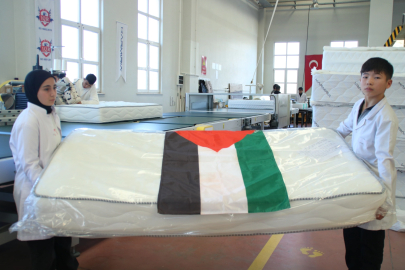 Liseliler, ürettikleri yatakları Filistin’e gönderecek