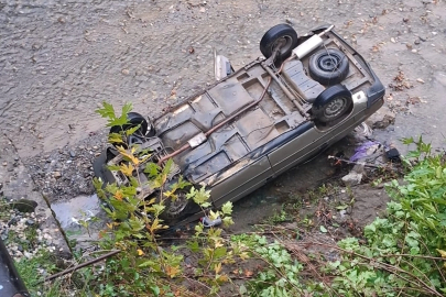 Adana'da otomobil köprüden düştü; 2 yaralı