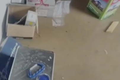 Adana'da sağanak; iş yerlerini su bastı, araçlar mahsur kaldı