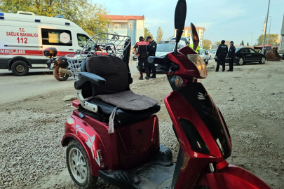 Üç tekerlekli elektrikli bisiklet, otomobilin altında kaldı; sürücü öldü