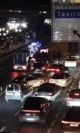 İstanbul- Küçükçekmece'de, kazaya karışan motosiklete ambulans çarptı: 2 yaralı