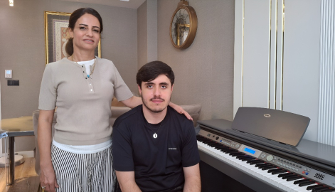 Doğuştan absolut kulak otizmli Emre, müzik yeteneğiyle güzel sanatları hedefliyor