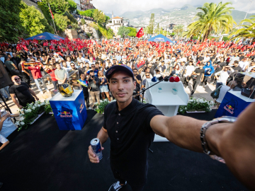 Dünya Şampiyonu Toprak Razgatlıoğlu'na coşkulu karşılama