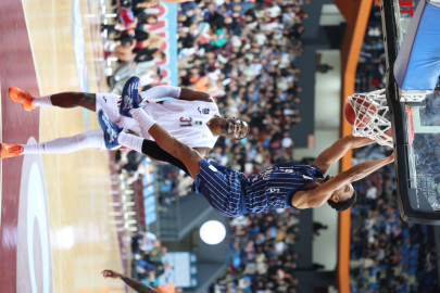 Trabzonspor - Anadolu Efes: 74-81