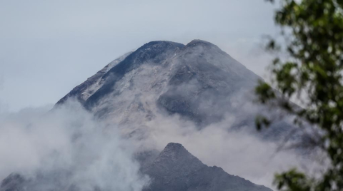 Filipinler'de Kanlaon Yanardağı'nda patlama