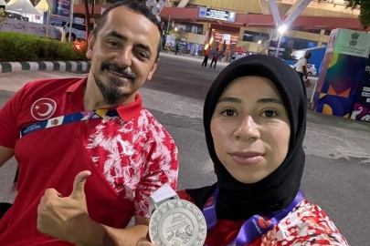 Paralimpik sporcu Zübeyde Süpürgeci Para Atletizm Dünya Şampiyonası’nda Türkiye'ye gümüş madalya kazandırdı