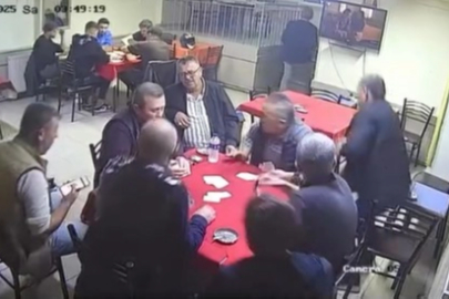 Depreme kıraathanede yakalananlar, panikle dışarı kaçtı