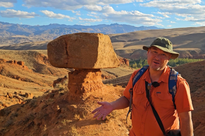 Kars'ta Arizona kanyonlarındaki kaya oluşumlarını andıran 'kızıl kayalar' dronla görüntülendi