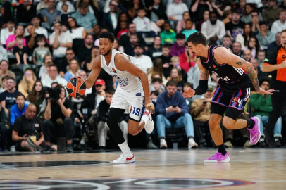 Paris Basketball - Anadolu Efes: 80-90