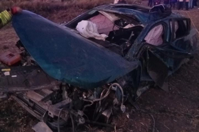 Lastiği patlayan otomobil, takla atarak tarlaya girdi: 1 ölü, 2 yaralı