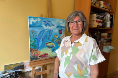 Gırtlak kanseri olan öğretmen hastalığı resimle yendi