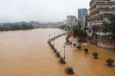 Vietnam'da şiddetli yağışların yol açtığı sel: 10 ölü