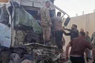 TIR'a arkadan çarpan kamyonun şoförü öldü