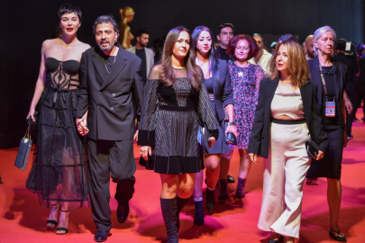 Altın Portakal'ın kırmızı halısında 'şıklık' yarışı