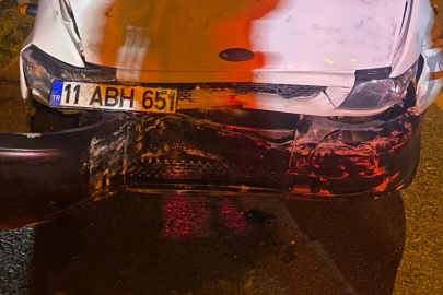 Feci kaza: Çekici hafif ticari araca çarptı: 1 ölü 4 yaralı