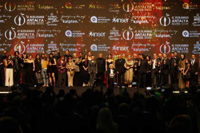 Altın Portakal'a 7 ödülle 'Tavşan İmparatorluğu' damga vurdu