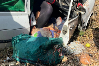 Manisa'da yol kenarına savrulan otomobilin sürücüsü öldü, eşi yaralandı