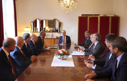 Bakan Işıkhan, Türkiye’nin Stockholm Büyükelçiliği’ni ziyaret etti