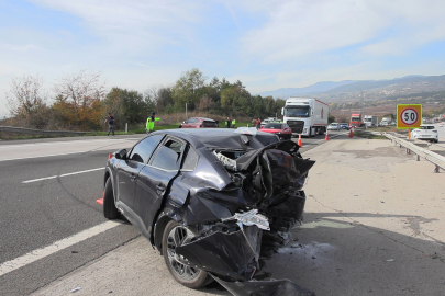 Otoyolda cip, otomobile çarptı: 1 ölü, 4 yaralı