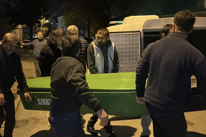 Garajda otomobilin içinde ölü bulundu