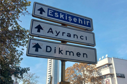 Gençlerin asılarak fotoğraf çektirdiği tabelaya koruma