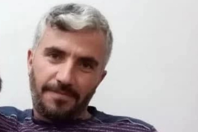 Lastiğini değiştirdiği TIR'ın altında kalan şoför, yaşam mücadelesini kaybetti