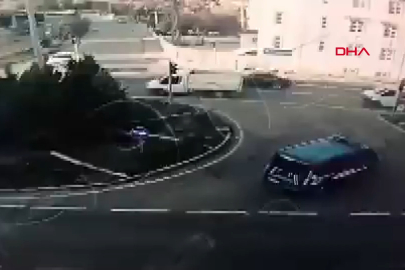 Makam aracı jandarma minibüsüne çarptı; 2 asker yaralandı