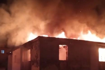 Gaziantep’te 3 katlı binada yangın