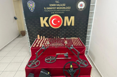 İzmir’deki operasyonda 1142 adet tarihi eser ele geçirildi