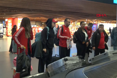 Dünya şampiyonu Tekvando Milli Takımı yurda döndü