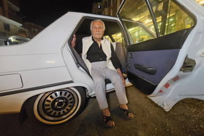 Eşini kaybettikten sonra 5 yıldır otomobilde yaşıyor