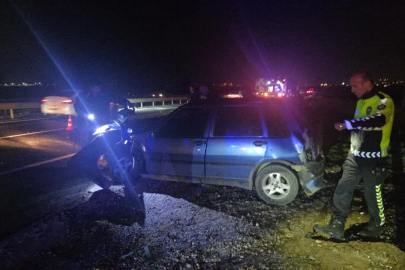 Kendiliğinden yola çıkan otomobil, yolcu otobüsüyle çarpıştı